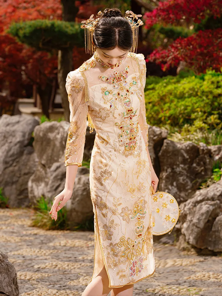 Champanhe ouro lantejoulas frisada Bordado Borla Cheongsam, chinês Casal Casamento Vestuário, Traje De Vestido De Noiva