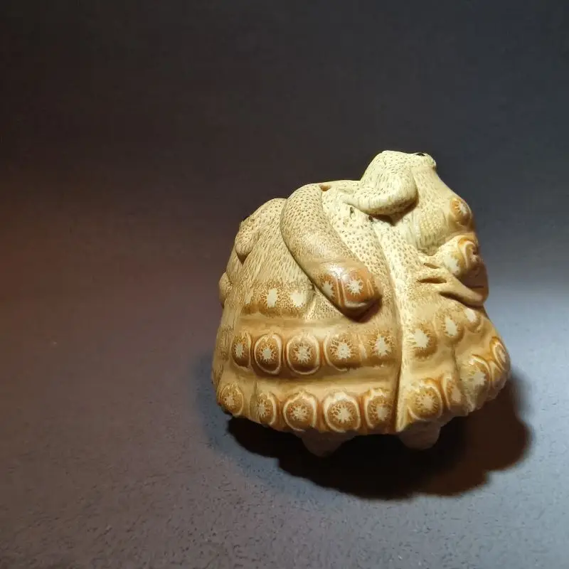 Purely handmade ten years old material, carved quack lai Cai lotus pod Wenwan hand handle pendant