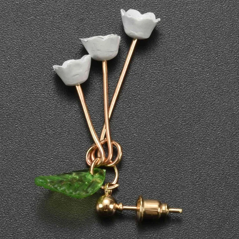 زنبق جميل من زهرة الوادي استرخى إسقاط أقراط بالجملة