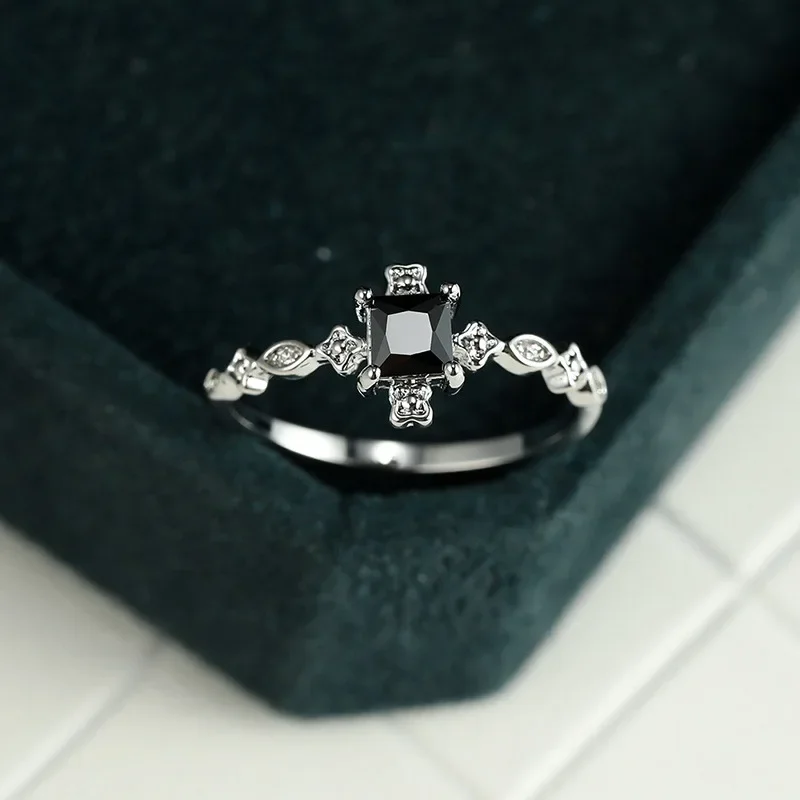 Retro fashion simple copper plated white gold black square zircon ladies ring
