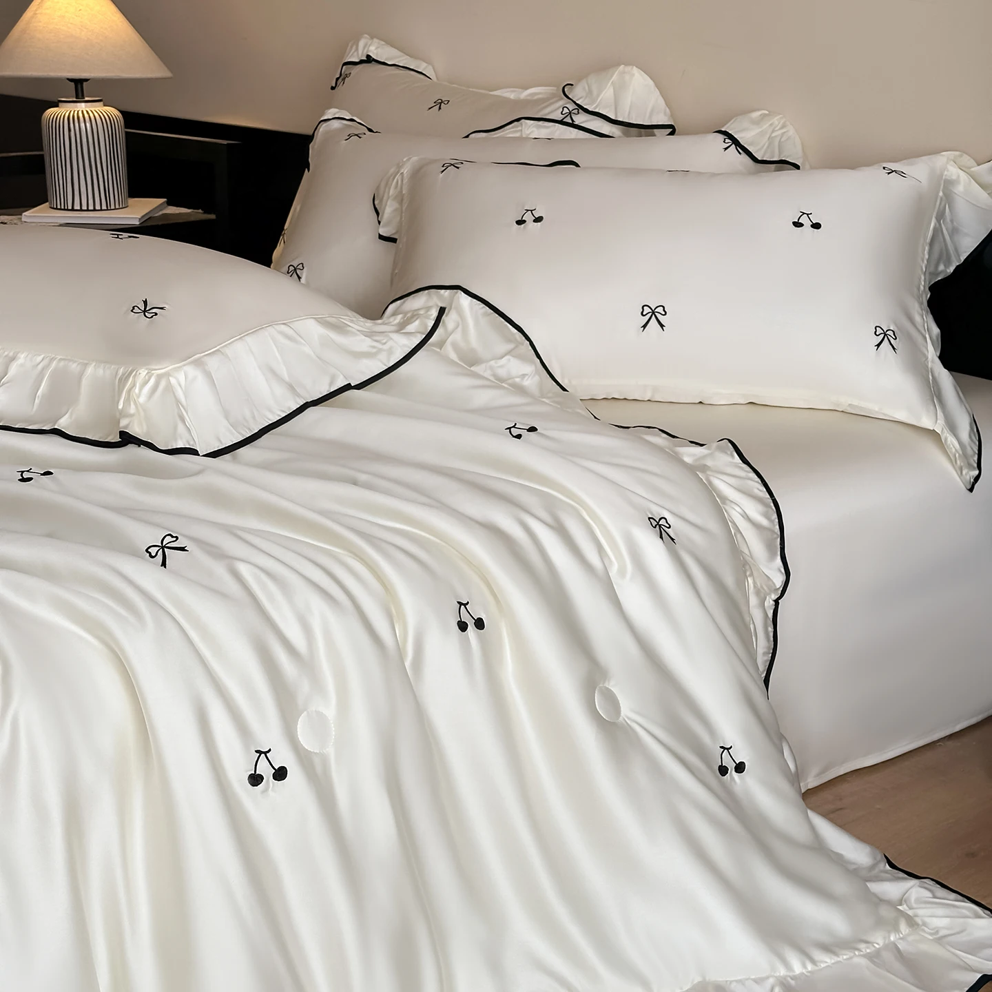 set-quattro-pezzi-di-copripiumino-estivo-in-seta-lavabile-e-rinfrescante-sottile-per-aria-condizionata-per-letto-singolo-o-matrimoniale-leggero-con-imbottitura-in-fibra
