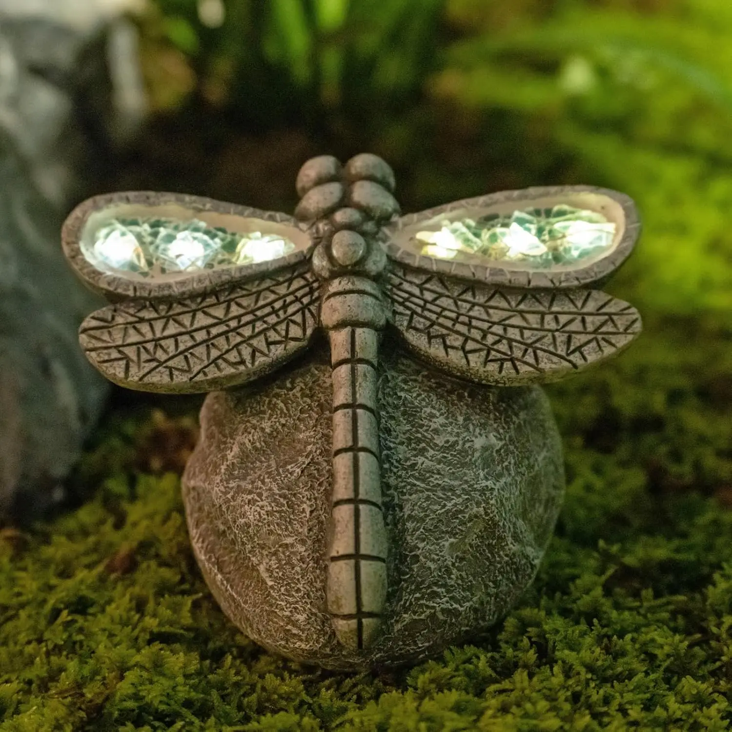 

Garden Statue Dragonfly,Solar Dragonfly Decor for Outdoor,Resin Dragonflies Figurine with Solar Light for Patio,Balcony,Yard,Law