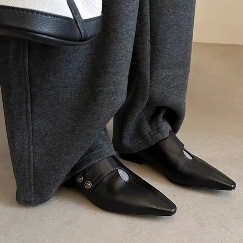 

Designer Low Heel Loafers Women Retro Pointed Toe Fashion British Style Small Leather Shoes Elegant Brand Mary Jane Shoes Women