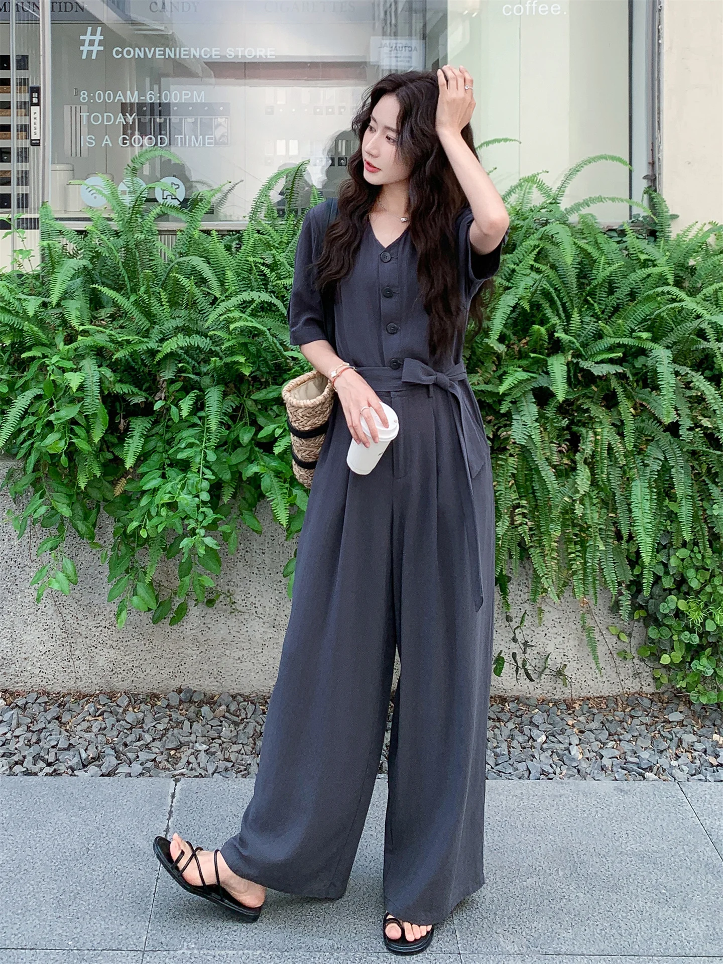 

Корейский модный женский комбинезон Deep ey с V-образным вырезом и длинными брюками, летний, новый дизайн, с эффектом похудения, короткий рукав