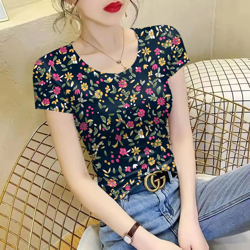 Short-sleeved T-shirt for Women in Summer Hot Tops Wearing Ice Silk and Fashionable Floral Shirt Prints to Make Them Look Thin