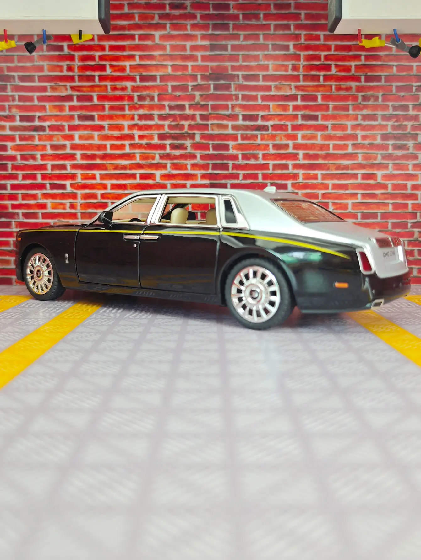 1:24 Rolls-Royce Phantom coche de lujo modelo de coche de aleación cielo estrellado top acústico-óptico extraíble adornos de coche de juguete