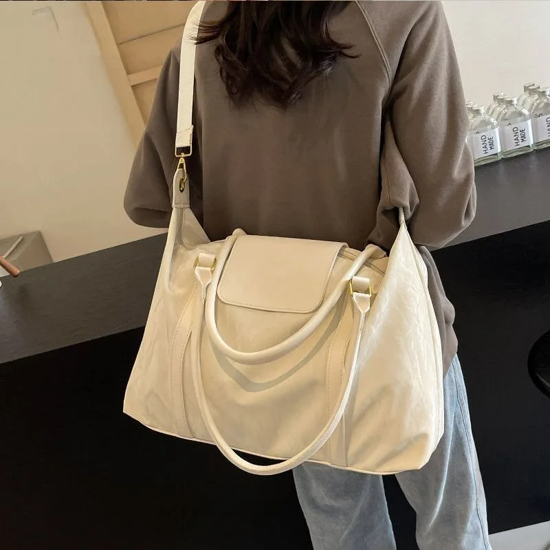 

Large Capacity Portable Short-distance Travel Bag Fashionable Lightweight Swimming Bag Fitness Duffel Bag Going Out for Storage