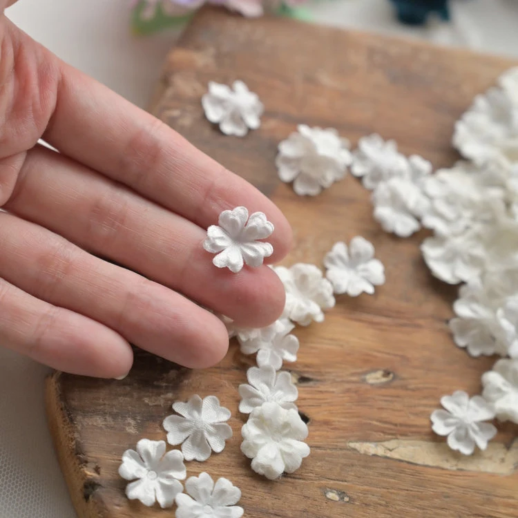 100PCS/Pack .1.5CM Satin  Petals DIY 3D Flower. Handmade Decorative Flower Pieces Wedding Dress Veil Accessories RS24503