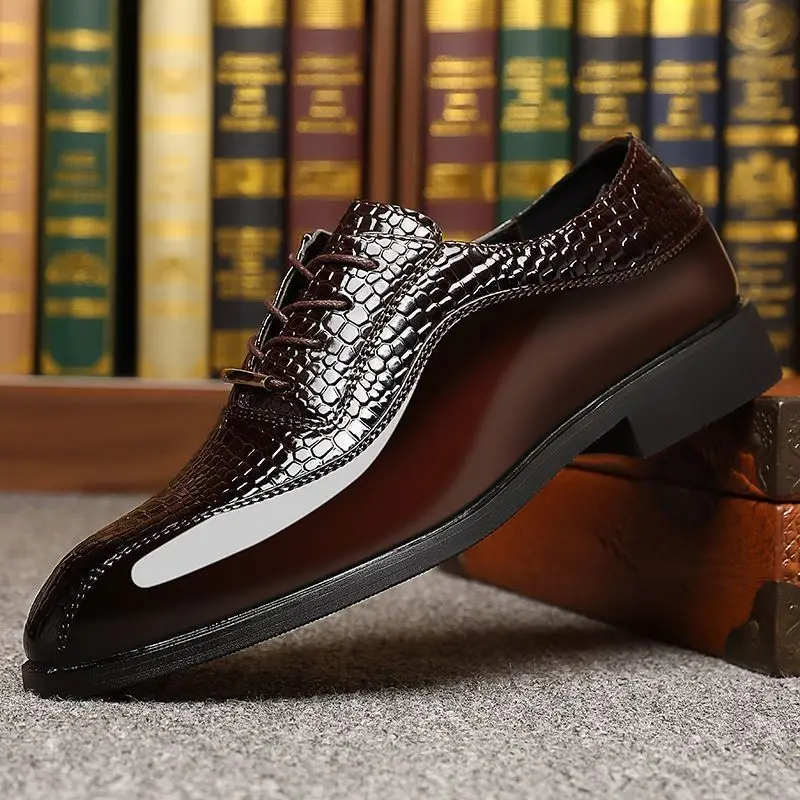 Zapatos de vestir de charol brillante para hombre, estilo británico, con punta, elevador oculto, moda coreana, calzado formal para peluquero