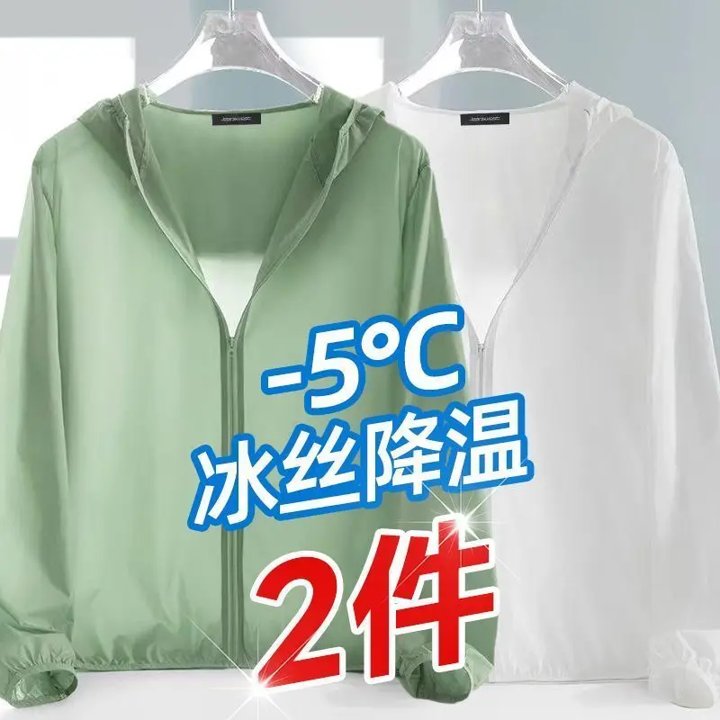 ملابس صيفية جديدة للرجال لعام 2025 خفيفة الوزن وقابلة للتنفس للحماية من الشمس ملابس خارجية فضفاضة للشاطئ مقاس كبير