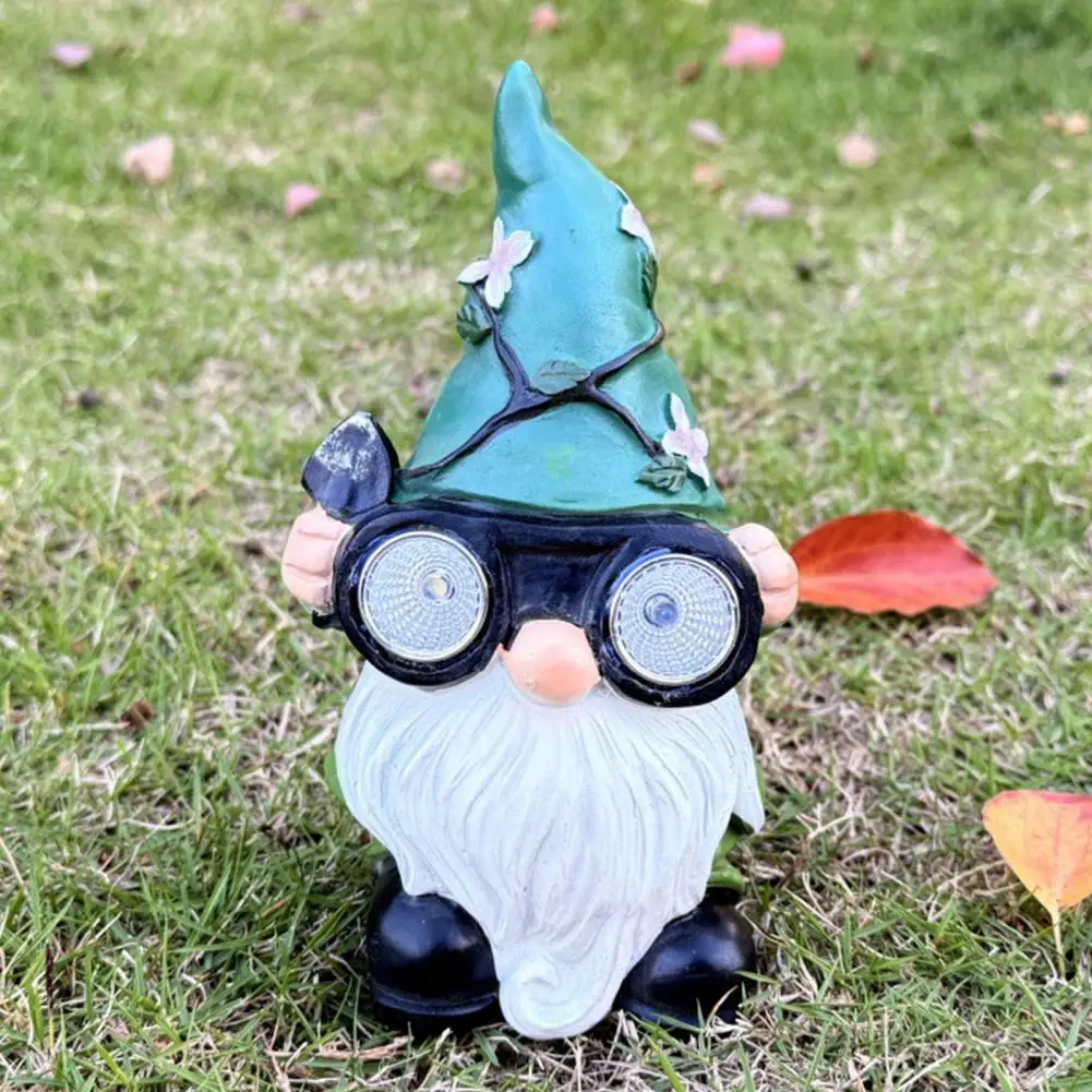 

Whimsical Garden Decor Solar-powered Garden Gnome Statue with Telescope Resin Outdoor Sculpture for Lawn Patio Decor Waterproof