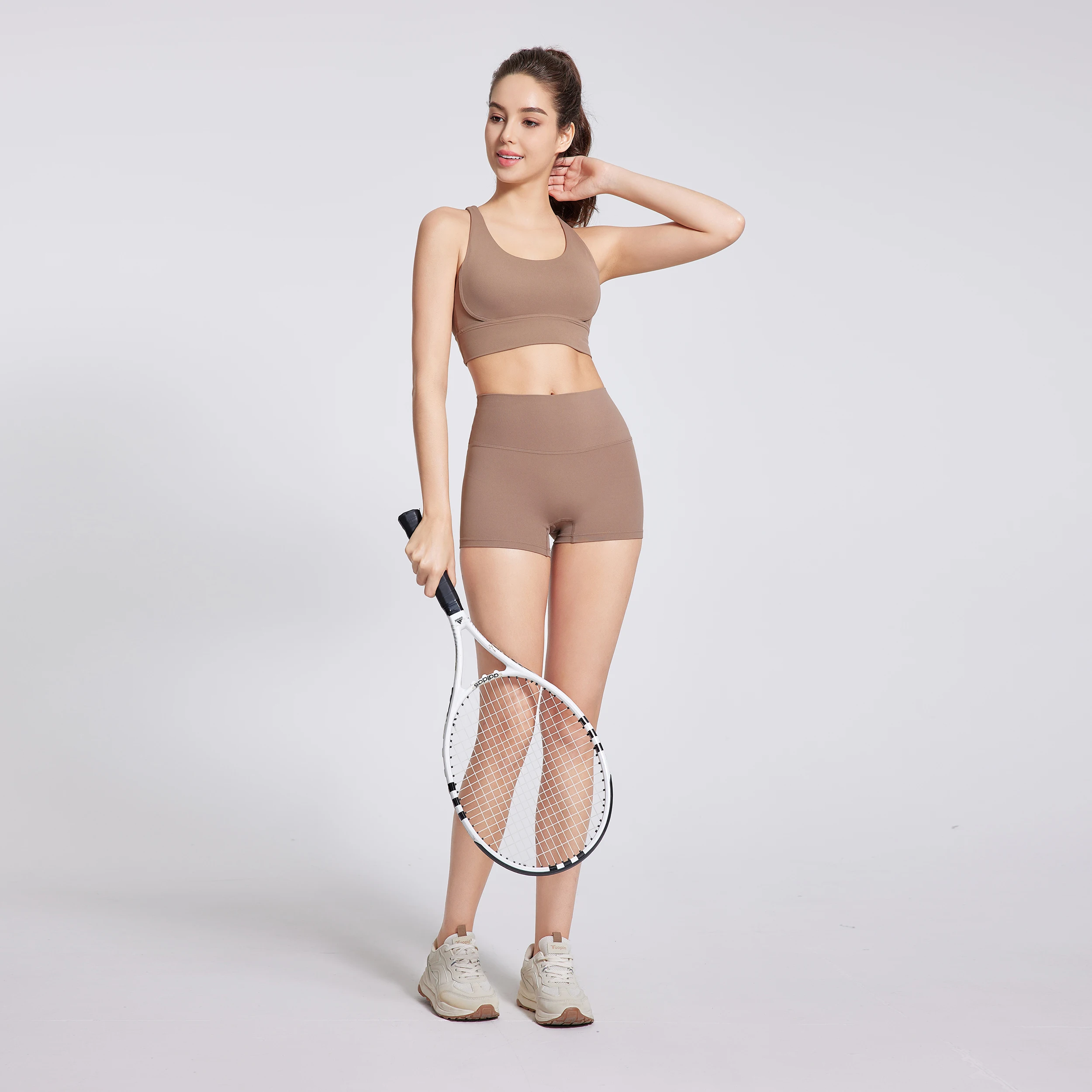 2ピースヨガウェアジムセットスポーツショーツ女性クロスバックブラトップハイウエストショーツフィットネススーツランニングワークアウトトラックスーツ