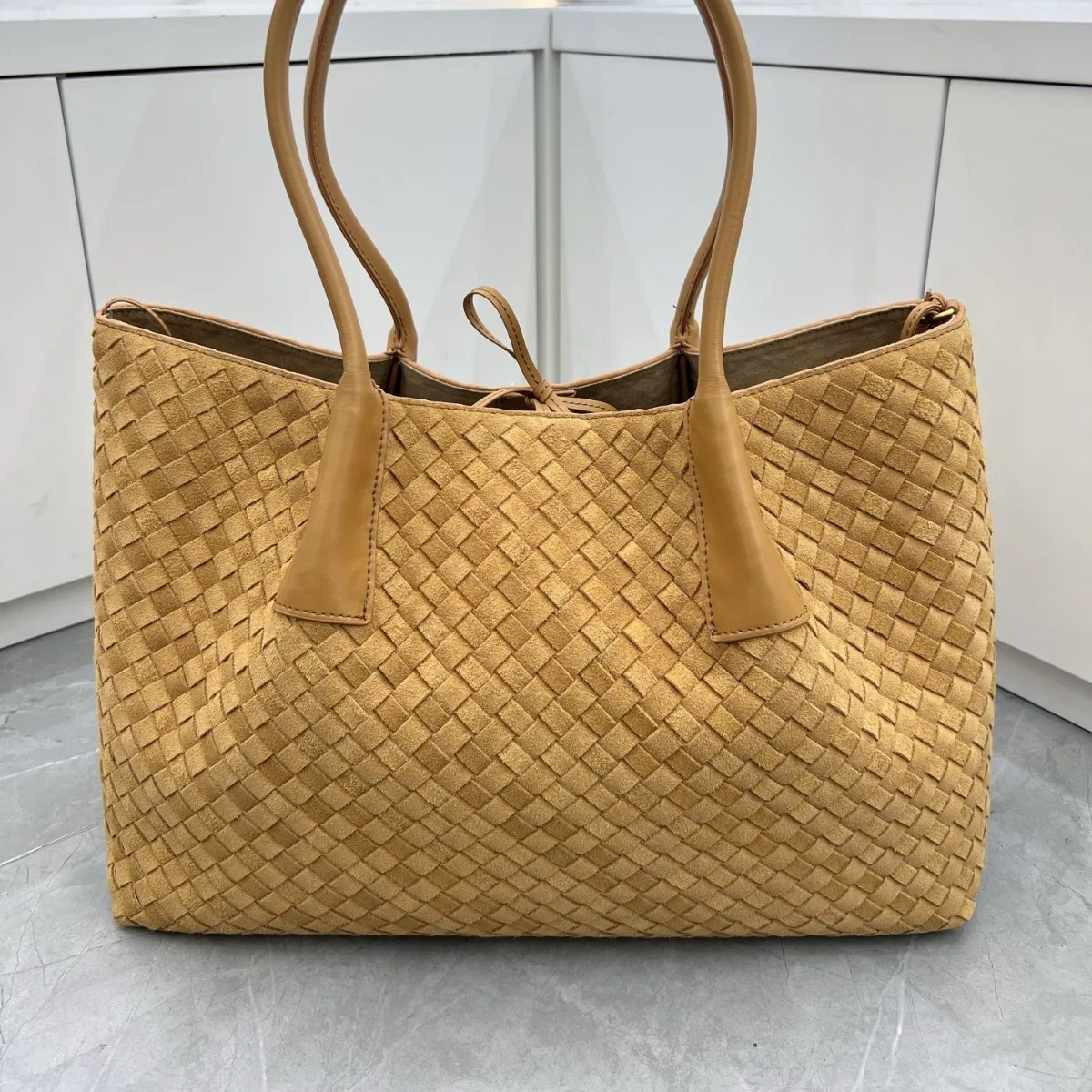 

2025 Autumn and Winter Suede Tote Bag, Hand-woven Leather, High-end Casual Large-capacity Tote Bag