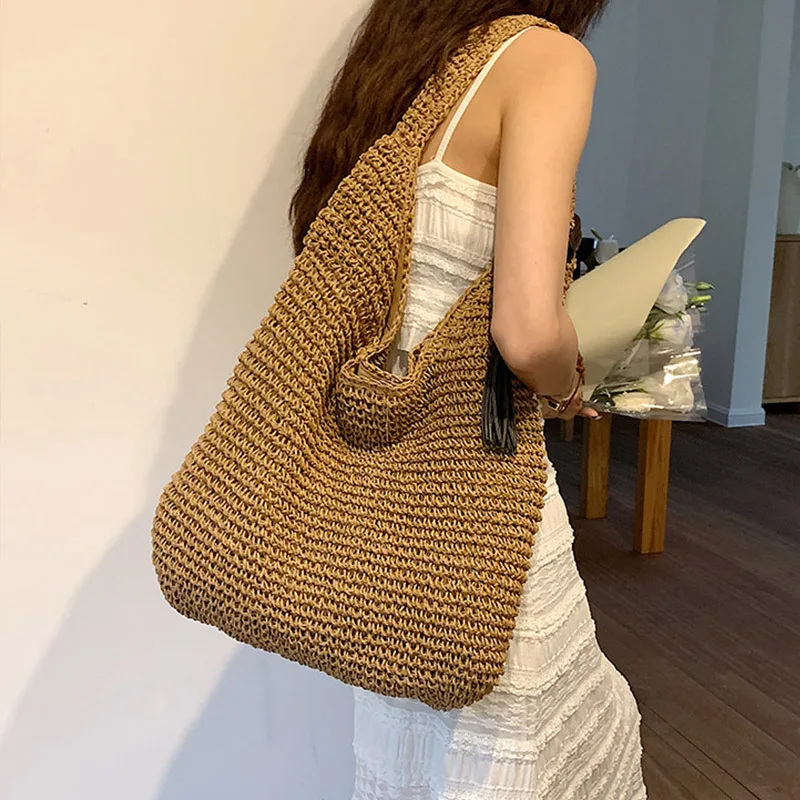 Large Capacity 2024 Summer Straw Woven Tote Bag with Fringe Embellished Woven Women\'s Shoulder Bucket Bag