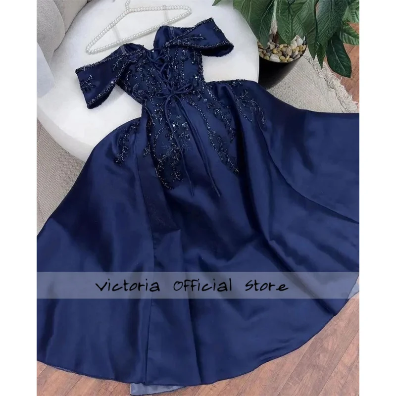 Maßgeschneidertes, exquisites Satin-Abendkleid, zartes, schulterfreies, ärmelloses Partykleid mit U-Boot-Ausschnitt, hochwertige Promi-Kleider