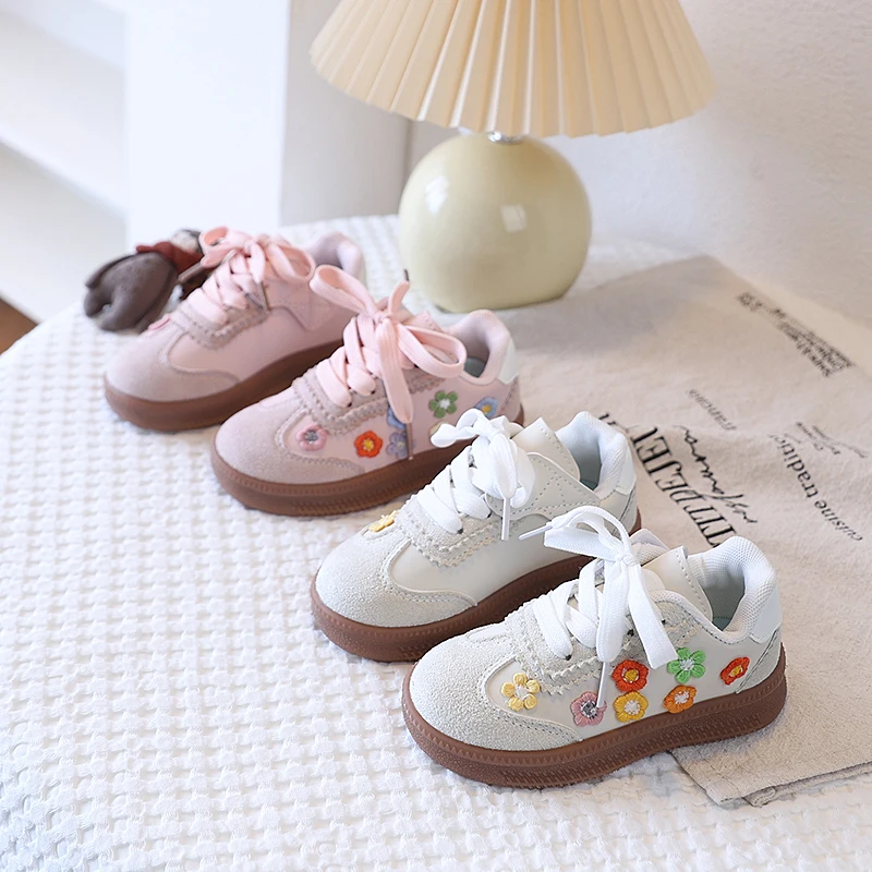 2026 New Girls' Comfortable Soft Versatile Non Slip Lace Up Sneakers Children's Embroider Fashion Low Top Casual Sports Shoes