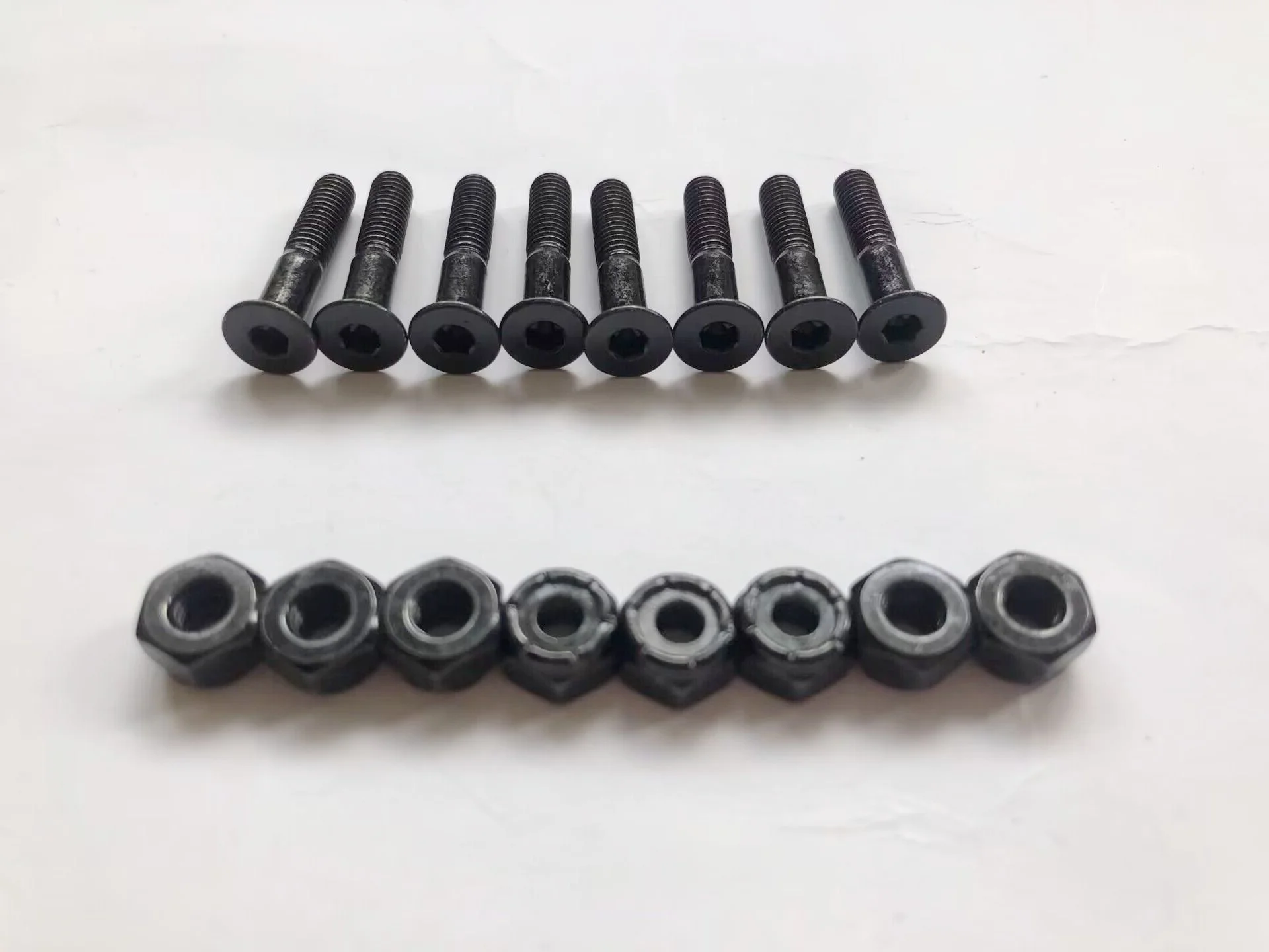 parafusos-pretos-para-skate-ferragens-de-skate-da-melhor-qualidade-tamanho-1-polegada-com-embalagem-personalizada-parafusos-para-ponte-de-skate-ferragens-para-skate