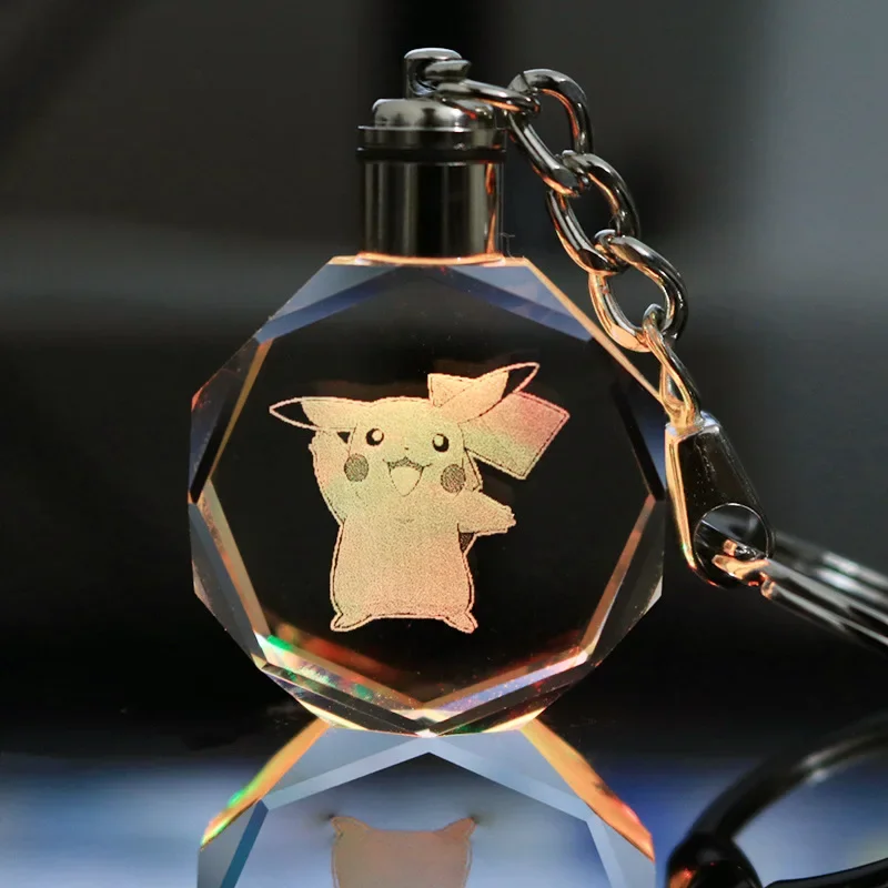 Anime Pokemon Bunte Kristall-Lampe Schlüsselanhänger Cartoon Pikachu Actionfiguren Glas-Anhänger Nachtlicht Schlüsselring Kette Spielzeug Geschenke