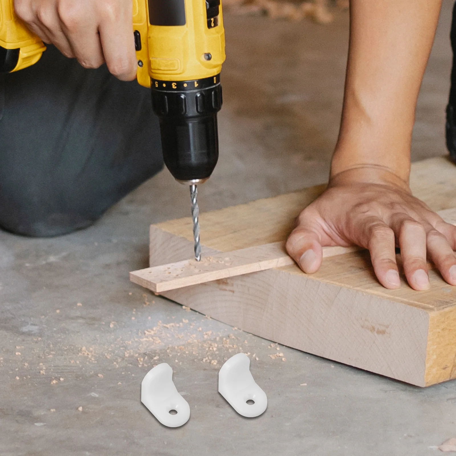 

100Pcs Plastic Corner Braces Furniture Angle Brackets White L Brackets Stable Support for Cabinet Shelf Bracket Wood