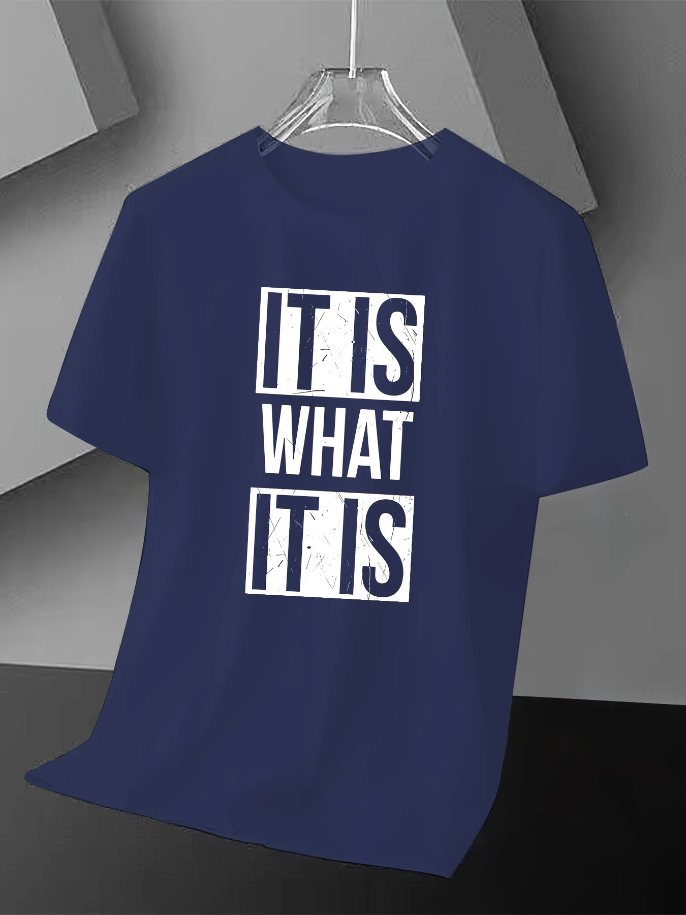 تي شيرت كاجوال صيفي للرجال مصنوع من القطن الخالص بنسبة 100% تي شيرت عصري بأكمام قصيرة مطبوع عليه حروف. إنه ما هو