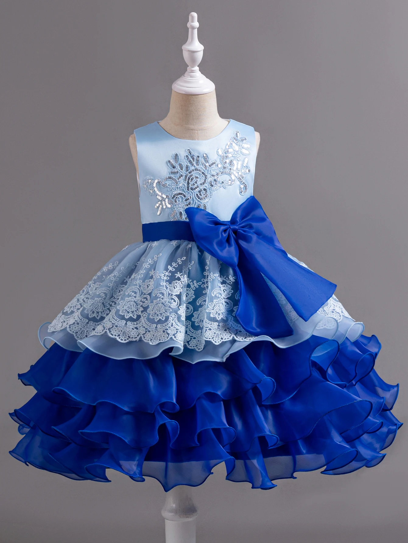 Cute blue bow girl multi-layer cake princess Dress suitable for casual wear on Children's Day outings