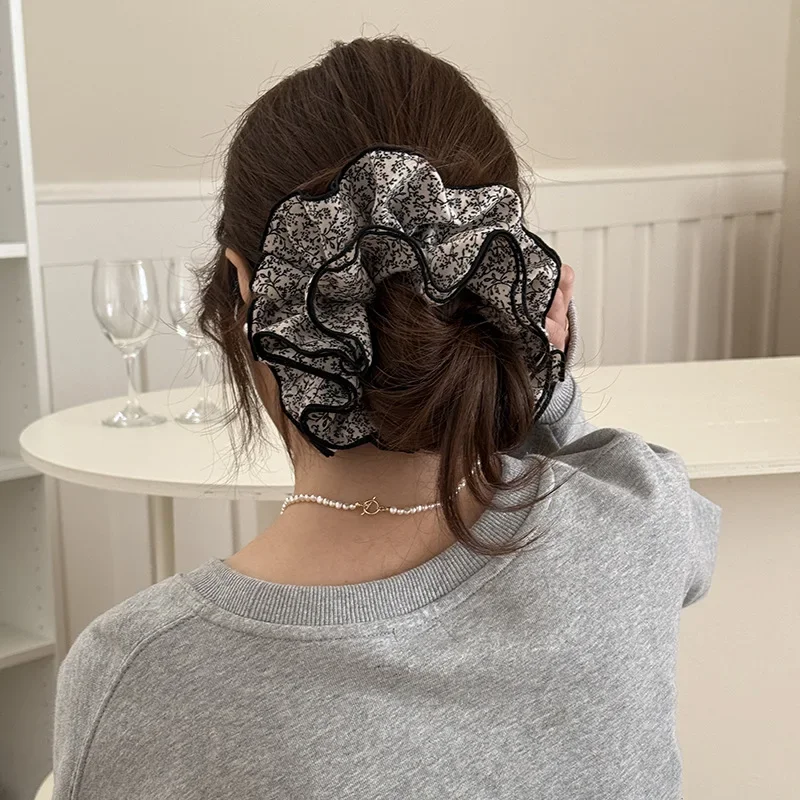 النمط الفرنسي الرجعية الأزهار طباعة Scrunchies الراقية أربعة طبقات كبيرة الحجم المرأة ورود رأس كعكة الشعر حبل ذيل حصان الشعر التعادل