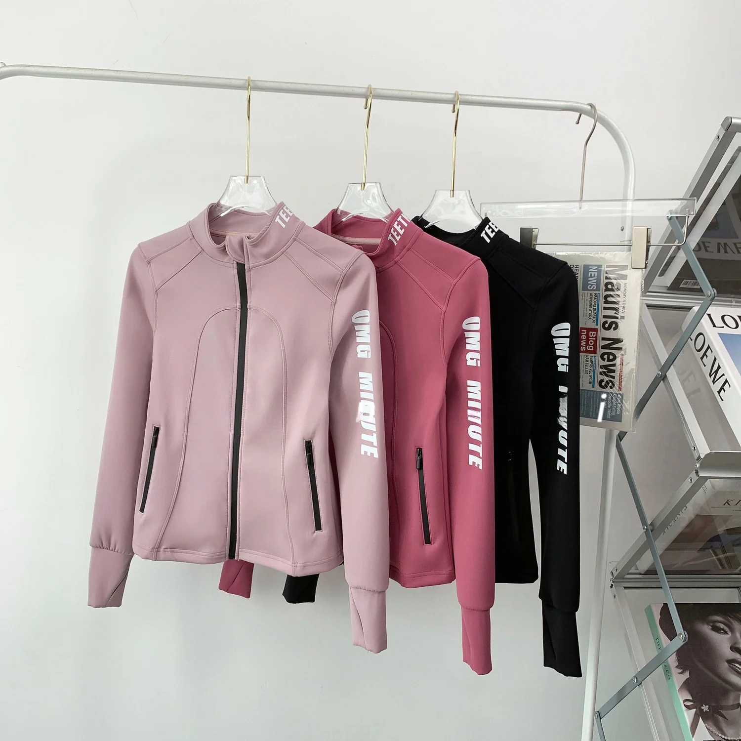 

Women's Fitness Jacket Windproof Thickened Stand Collar Yoga Sportswear Long Sleeve Zipper Closure Color Commute Style