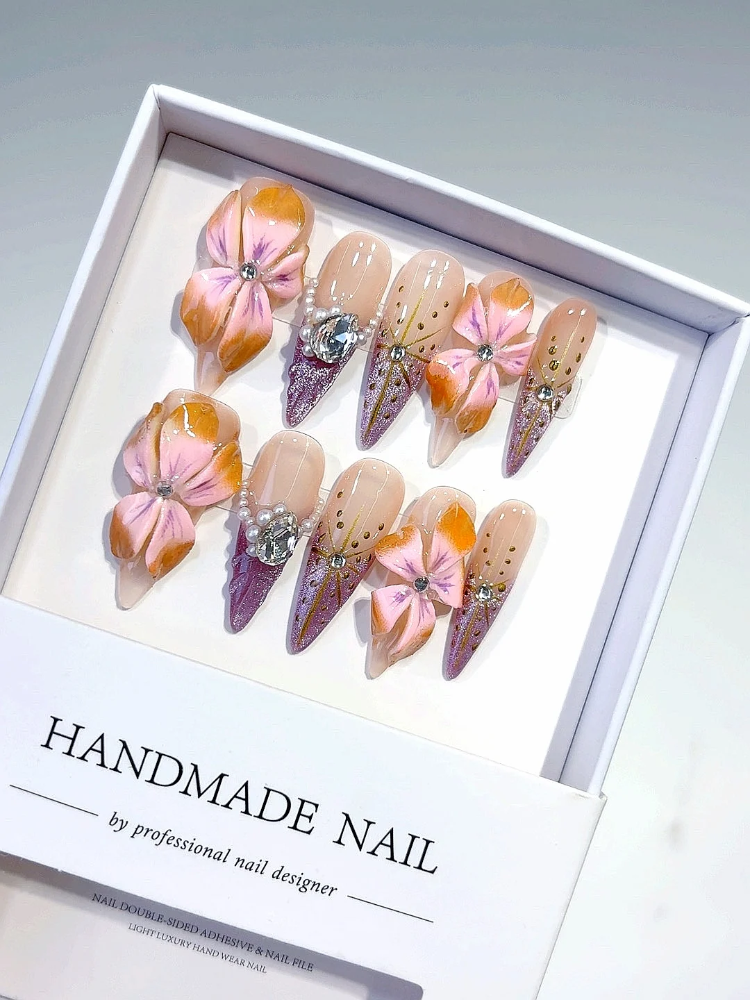 

Cat-Eye Three-Dimensional Gradient Style Light Luxury Fashion Long Pointed Nail Art (M117)