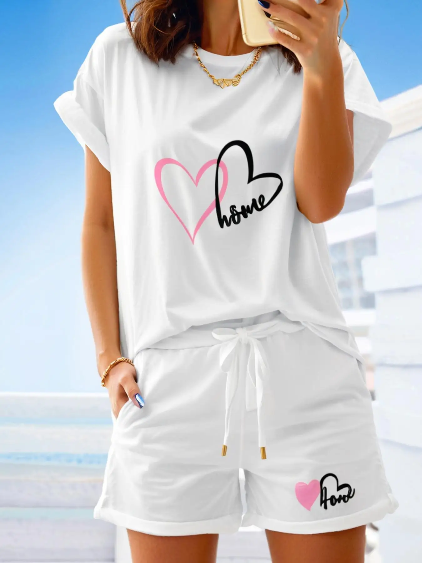 

Women's summer casual fashion smiling face pattern printed loose round neck short sleeved T-shirt+loose shorts two-piece set