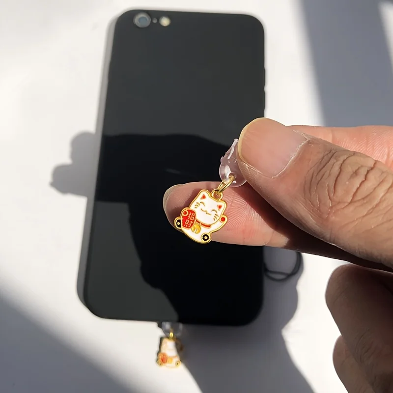1 Buah Mini Lucky Cat Penutup Debu Ponsel Dekorasi Pencegah Debu Liontin Penutup Port Pengisian Daya untuk iPhone/Type-C/Android