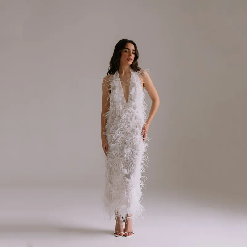 

Modern Ivory Sheath Wedding Dress Sexy Halter Neck Sleeveless Bride Dresses Formal Open Back Pleat Appliques Feathers Ankle-Leng