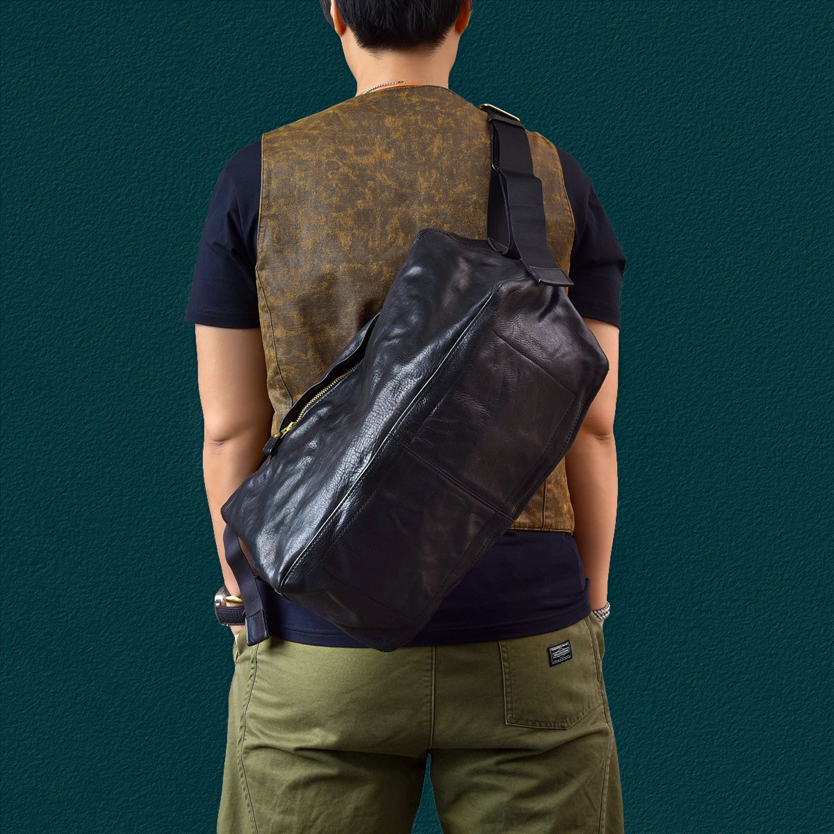 Leisure sports luxury First layer cowhide men's crossbody bag outdoor sports fitness genuine leather large-capacity shoulder bag
