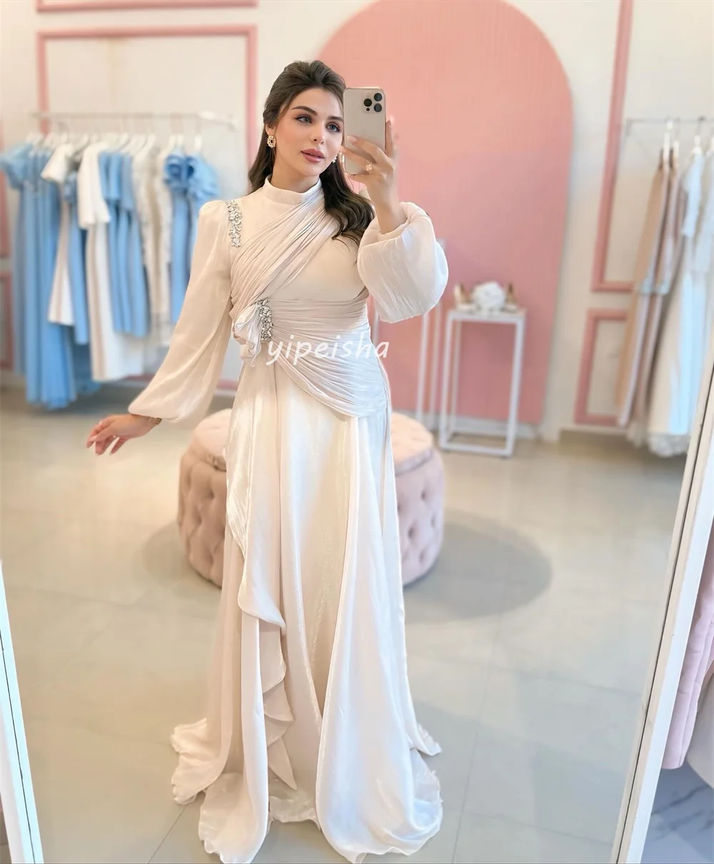 Vestidos largos de cuello alto drapeados con pliegues de diamantes de imitación a juego intrincados personalizados Vestidos para ocasiones a medida Tallas disponibles