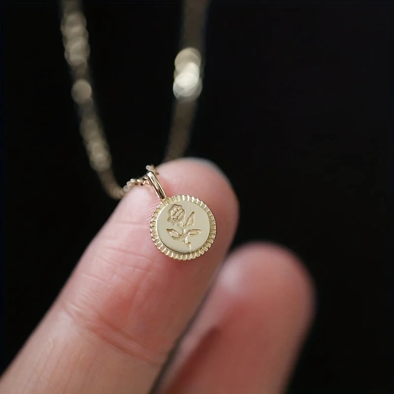 Fashionable and Minimalist Design Rose Flower Round Pendant Necklace Suitable for Women's Daily Party Jewelry Gifts