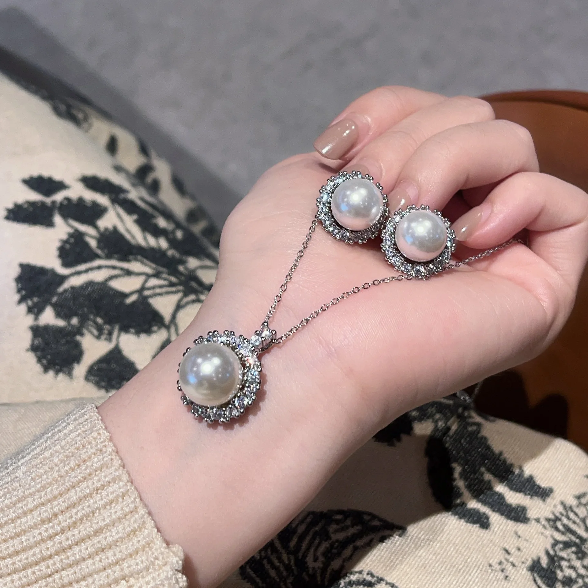 

Elegant Sparkling Sunflower Pearl Jewelry Setshigh-quality Wedding Engagement Luxury Full Diamonds earrings for women Necklace