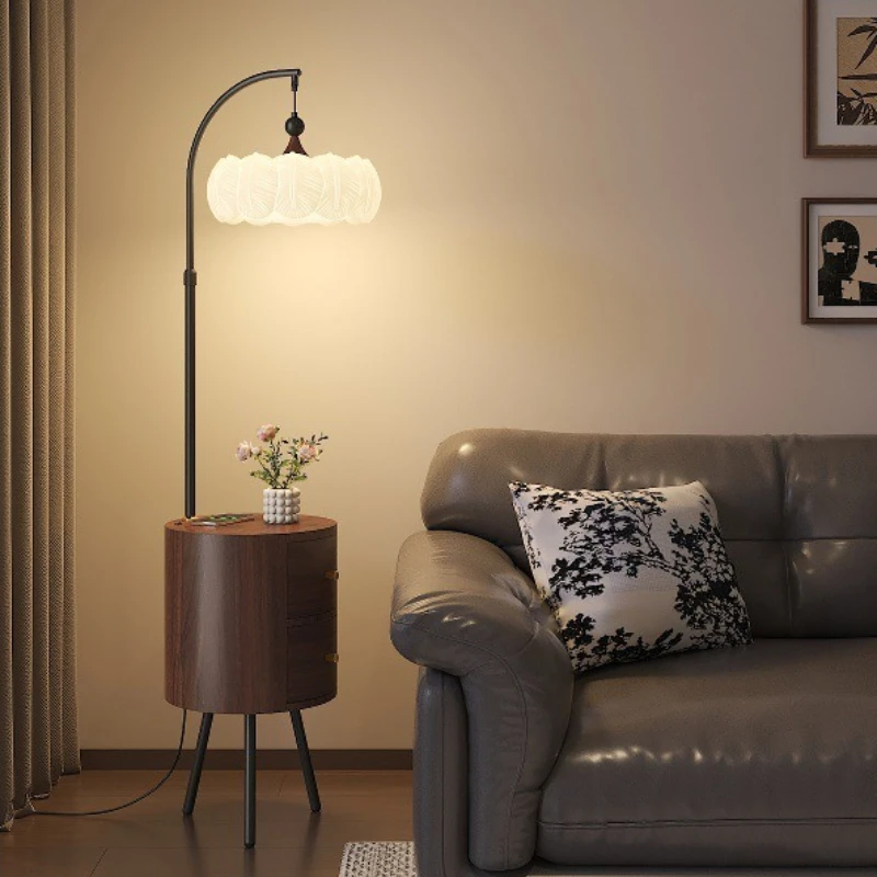 Retro Creative Design Floor Lamp Nordic Bedroom Light Luxury High-end Feeling Bedside Cabinet Shelf Sofa Counter Art Floor Light