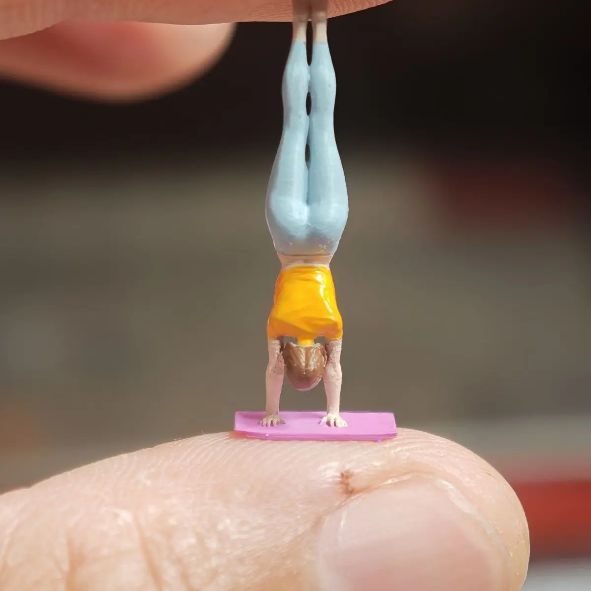 1/64 Figurina statica Fai da te in resina dipinta a mano Yoga Girl Model Car Scene Diorama