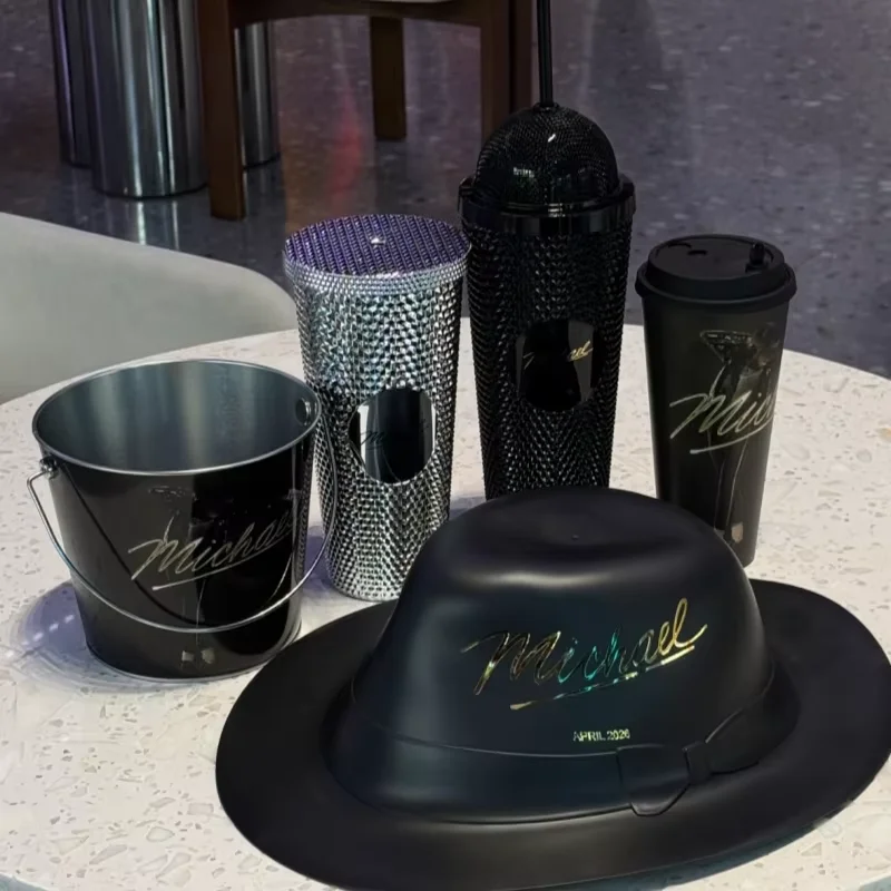 Novo Conjunto Colecionável Oficial Michael Jackson: Copo em Formato de Microfone, Chapéu Fedora e Balde de Pipoca - Edição Limitada