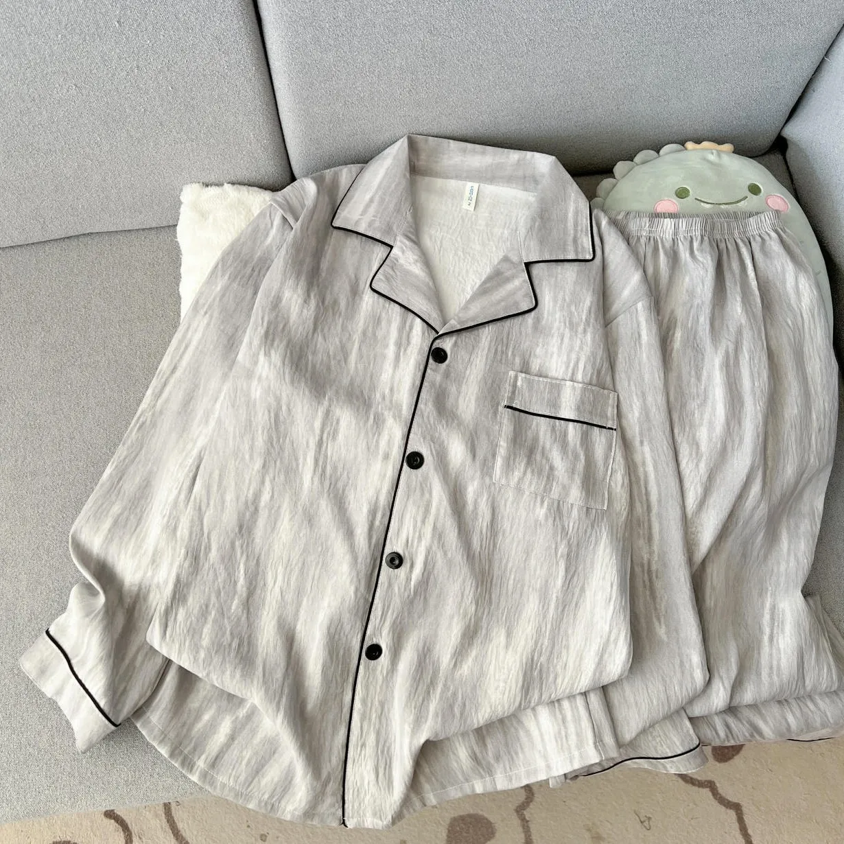 Men's Pajamas for Spring and Autumn Simple Loose Fitting Suitable for Young People to Wear Long Sleeved Cardigan Home Suit
