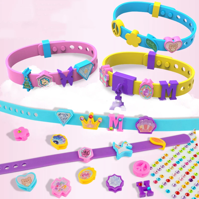 Zestaw do samodzielnego wykonania bransoletki z koralików dla dziewczynek, ręcznie robiona zabawka, zawieszki z alfabetem, bezpieczna elastyczna nić, dla dzieci w wieku 3+ lat, edukacyjna zabawka do rękodzieła dla dzieci.