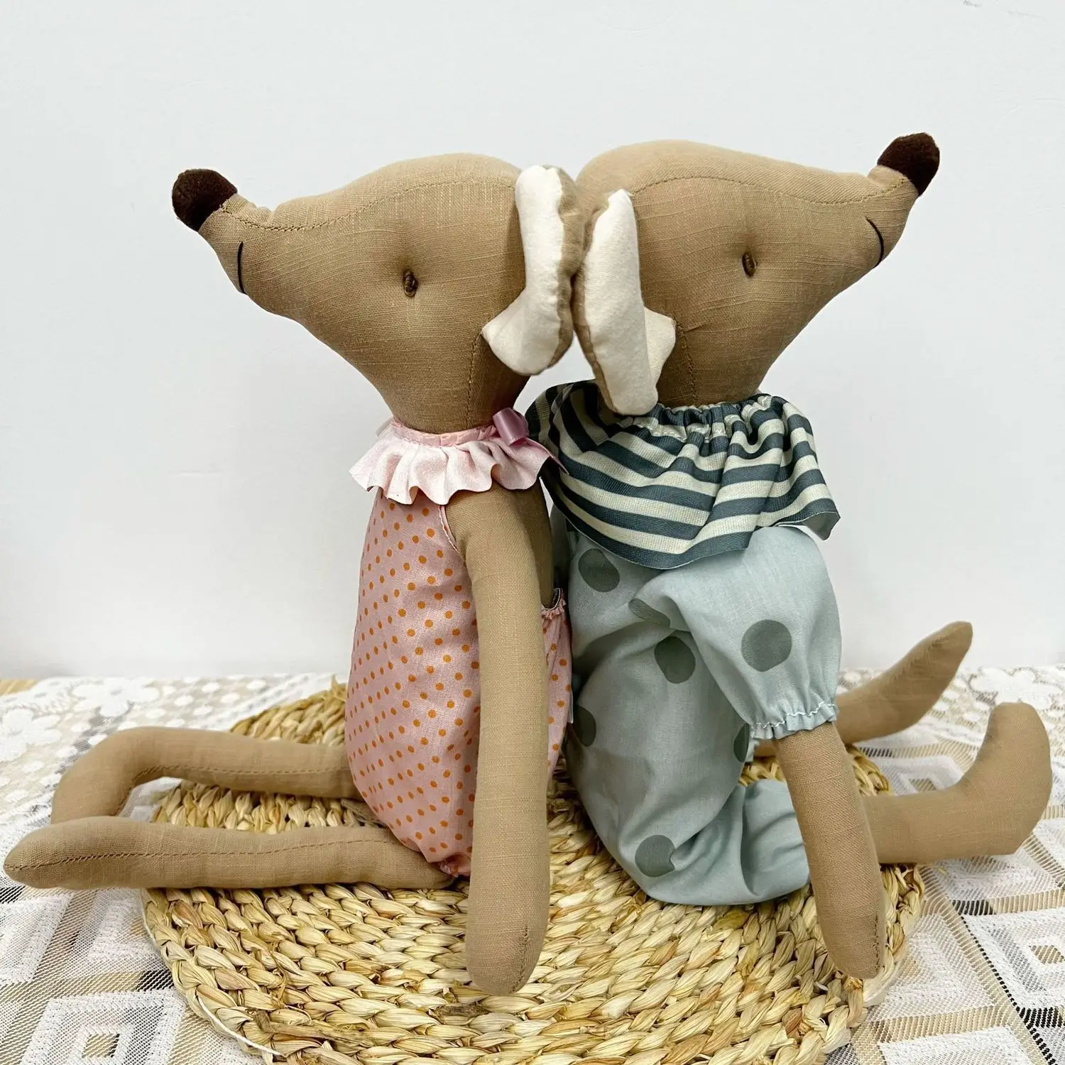 スカンジナビアスタイルの小さなネズミのなだめ人形 多機能枕 綿人形 誕生日に小さな贈り物を贈る