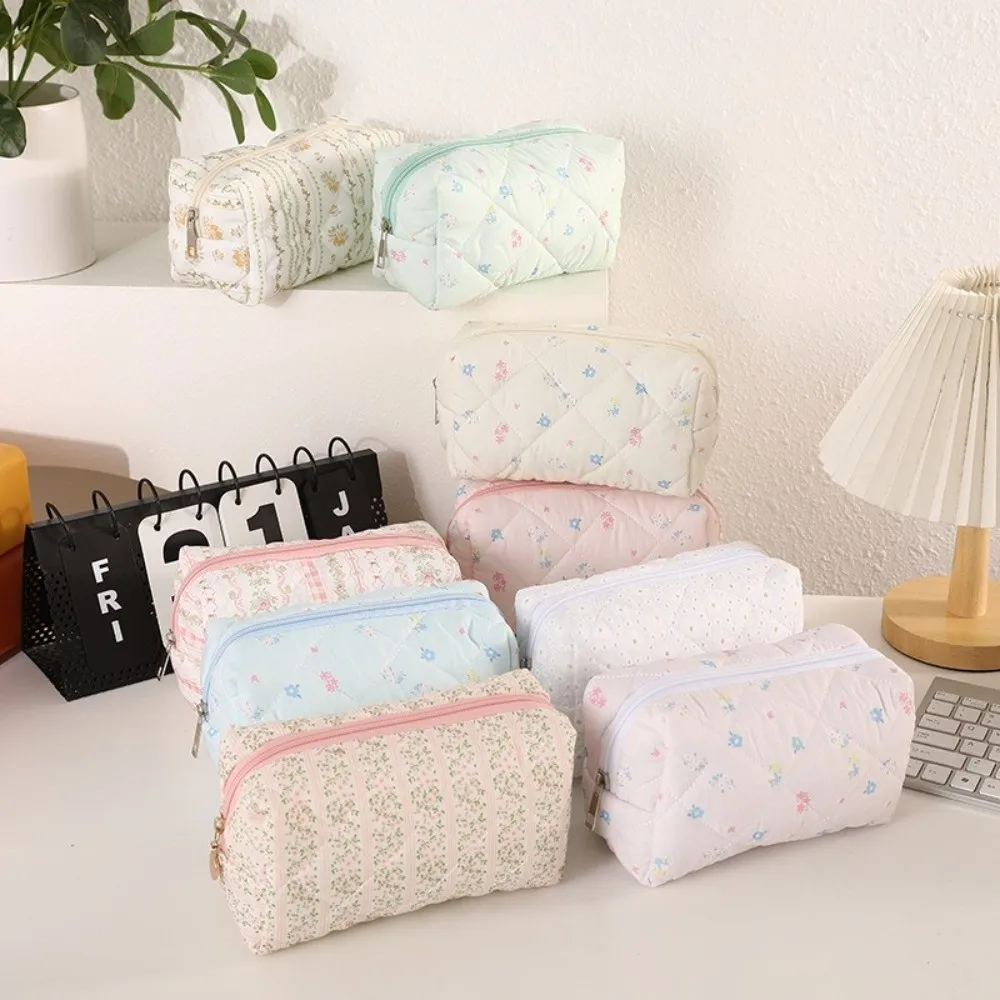 Durable Soft Cotton Makeup Bag Quilted Floral Print Large Capacity Toiletry Bag Makeup Organizer Home & Travel