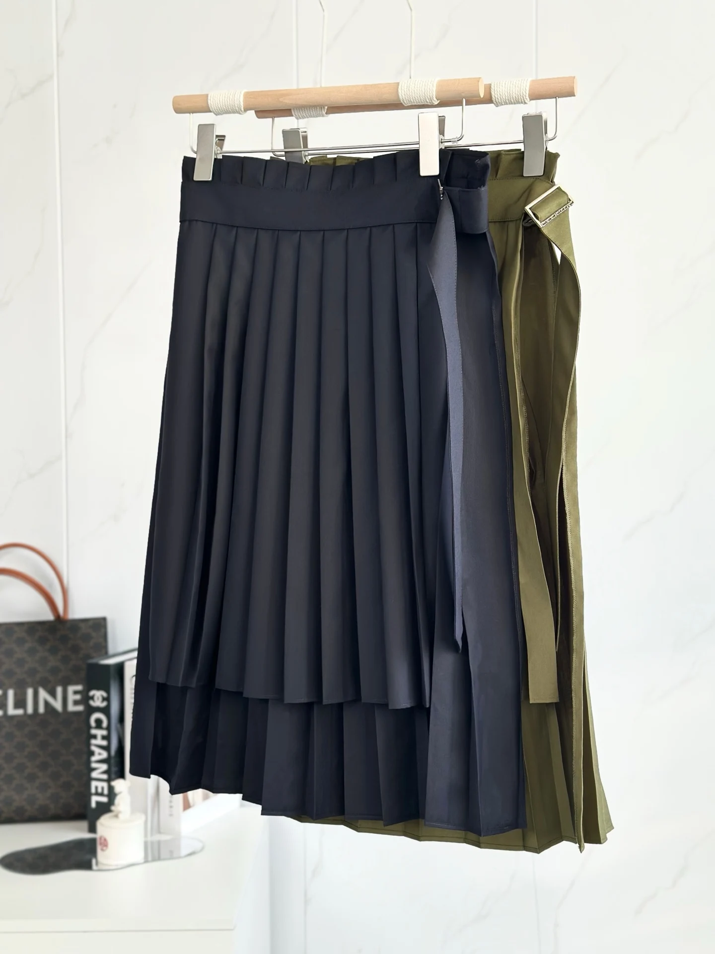 Nova Coleção Outono 2025: Calça de Aodão Coreana Casual, Solta, Modeladora, Versátil e Moderna com Saia Psada Destacável...