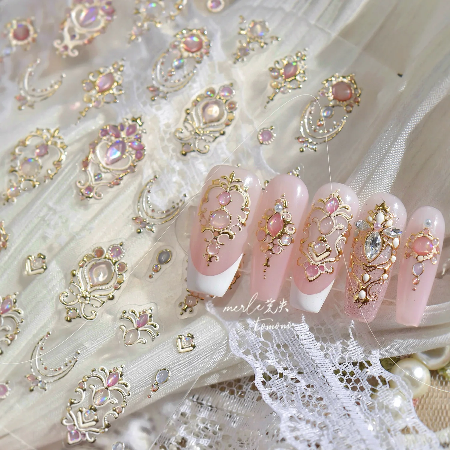 Eleganti adesivi per nail art 5D con scettro dorato Splendide pietre preziose di lusso con motivo cortale, cornice per collana, decalcomanie per manicure autoadesive