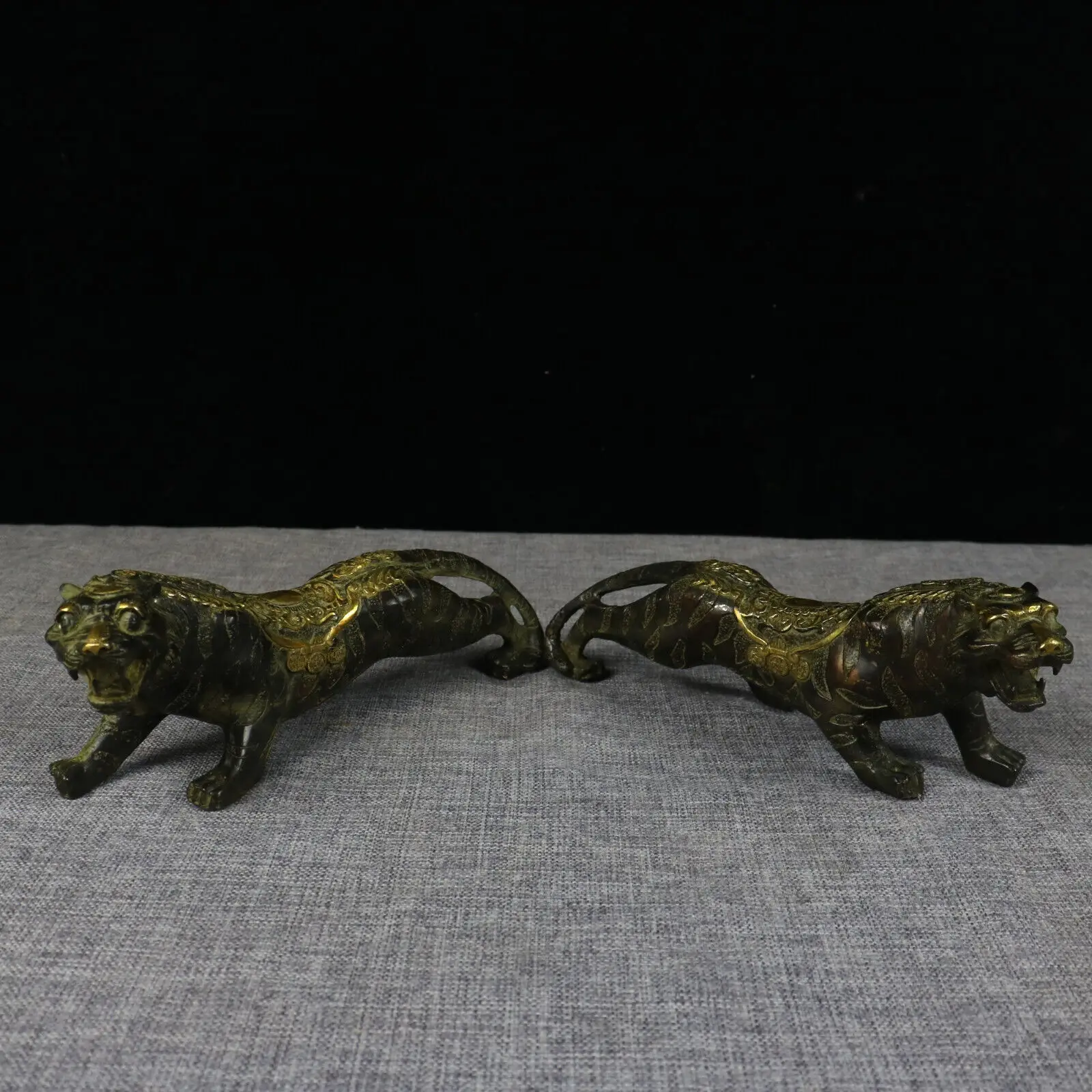 

Collect Chinese old copper bronze gilt hand carven animal tiger statue pair