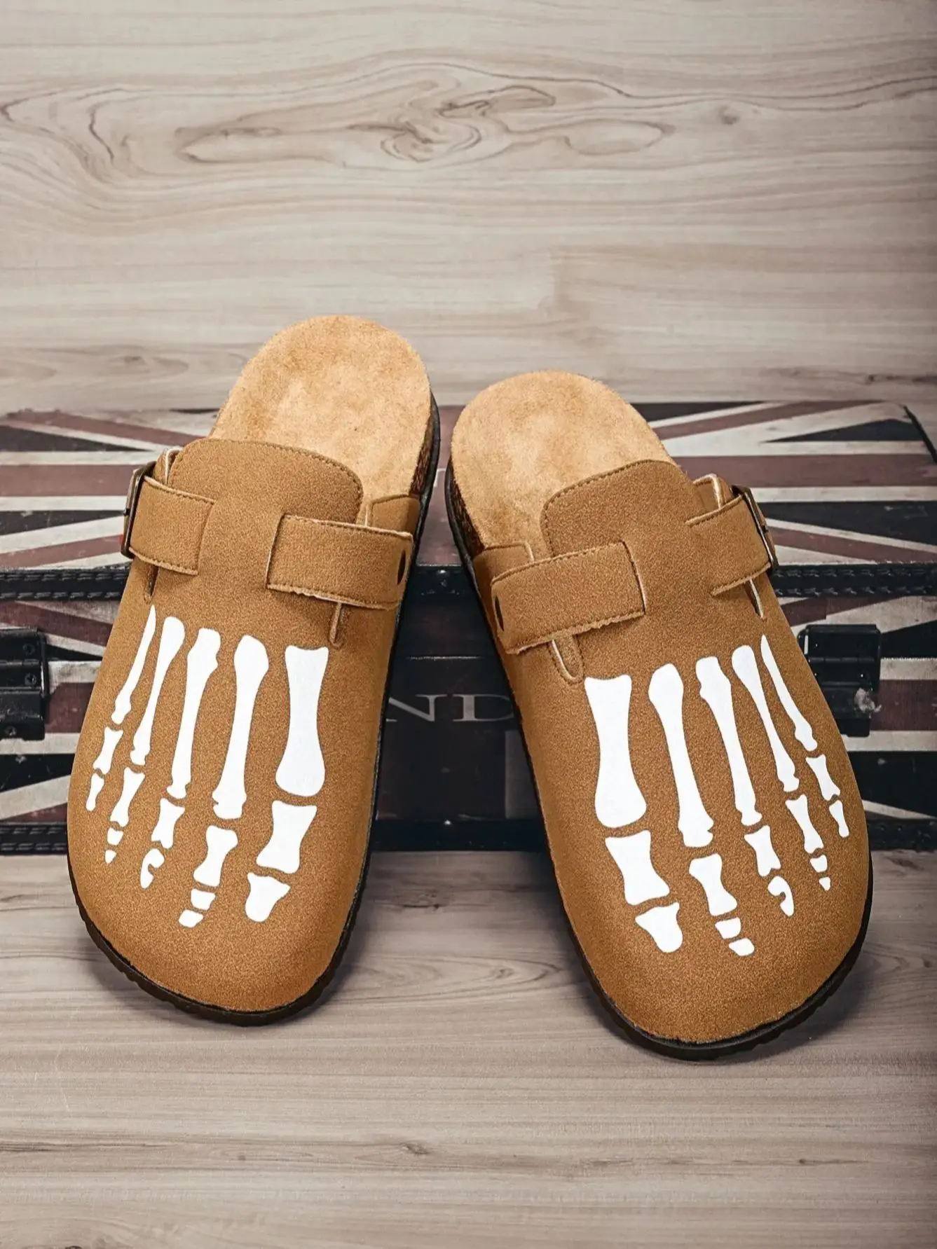 Neue modische Unisex-Hausschuhe mit runder Schnalle und halbgeschlossenem Design, attraktive und vielseitige Retro-Trend-Pantoffeln, einfach anzuziehen und auszuziehen, perfekt zum Ausgehen, modische Hausschuhe, bequeme Freizeitpantoffeln, für alle Jahreszeiten geeignet, Unisex-Stil – Detail 7