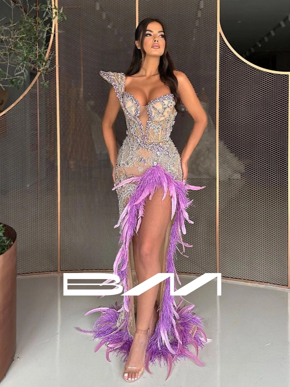 

Delicate Crystals Customized Glitter Cocktail Dress Sexy See Through Luxurious Feathered One Shoulder Evening Gown For Women
