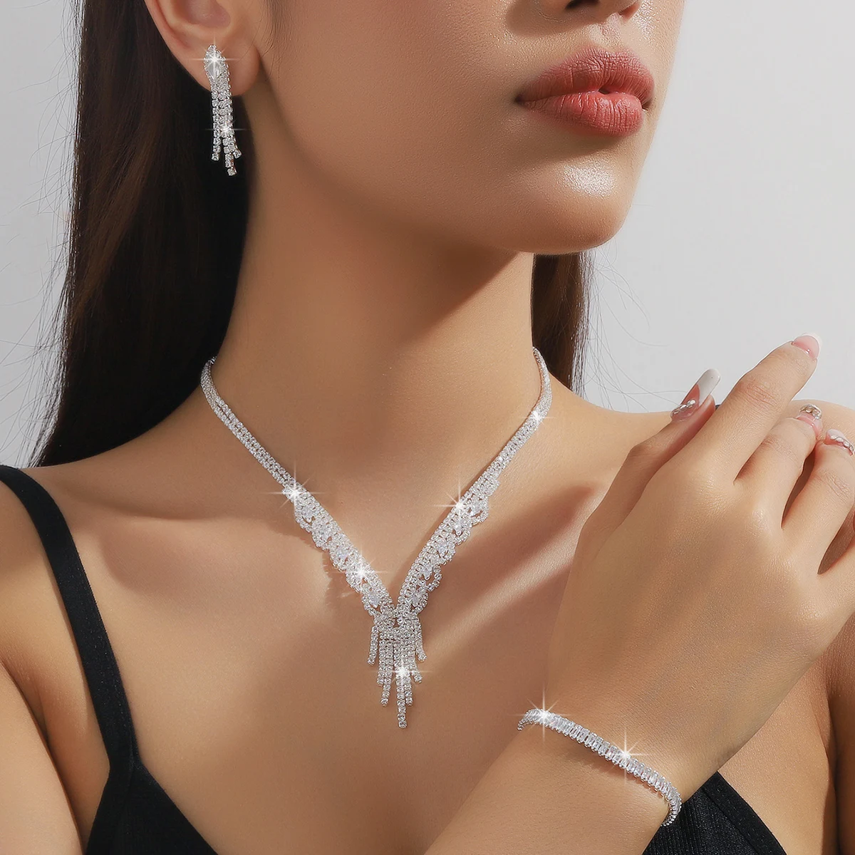 4PC Damen Mode Kupfer Klaue Kette Hohl Quaste Halskette Ohrringe Armband Schmuck-Set Hochzeit Bankett Party Festival geschenk