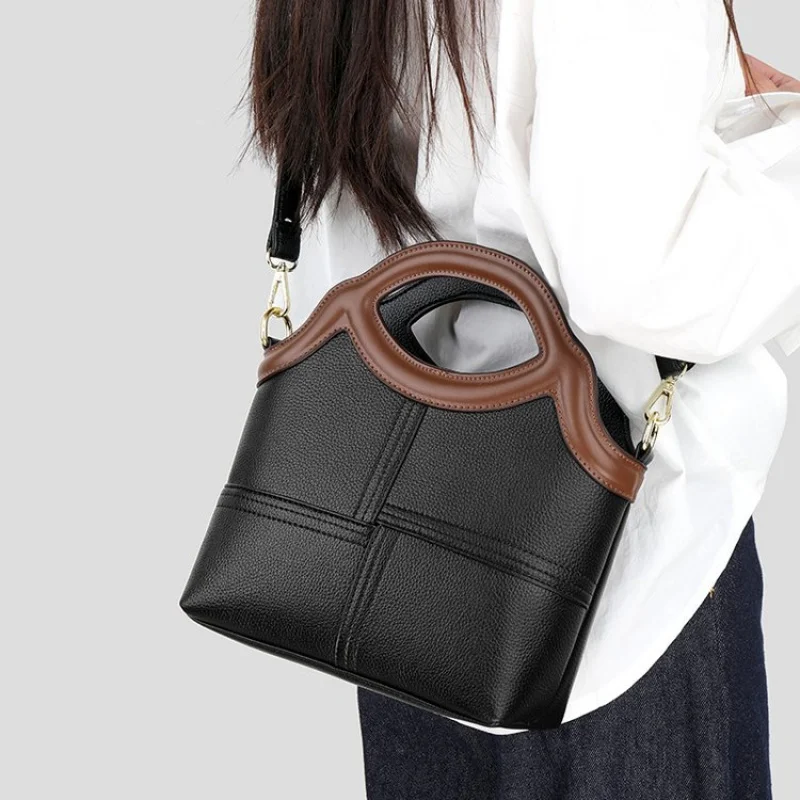 

Travel Backpack With USB Charging Port Water Resistant Large Capacity Luggage Bag For Hiking Trip