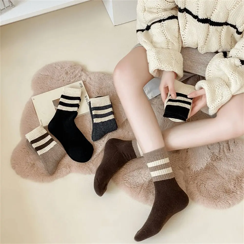 심플한 단색 중간 길이 양말, 부드러운 통기성 다용도 양말, 편안하고 따뜻한 줄무늬 양말, 용수철 가을
